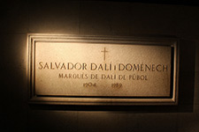 Сальвадор Дали - Памятная доска